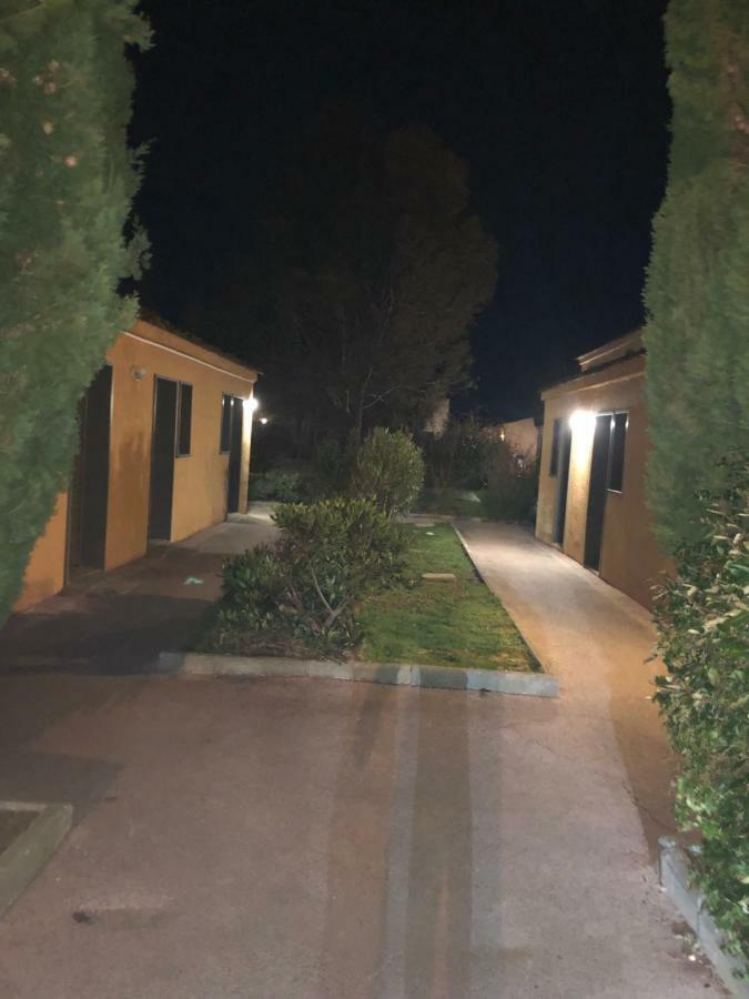 Appartement Les Hameaux Arles Exteriör bild